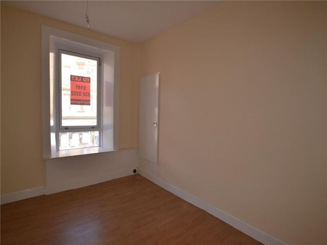  Image of 2 bedroom Flat to rent in Calder Street Glasgow G42 at Govanhill Glasgow Glasgow, G42 7RX