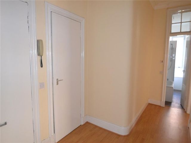  Image of 2 bedroom Flat to rent in Calder Street Glasgow G42 at Govanhill Glasgow Glasgow, G42 7RX