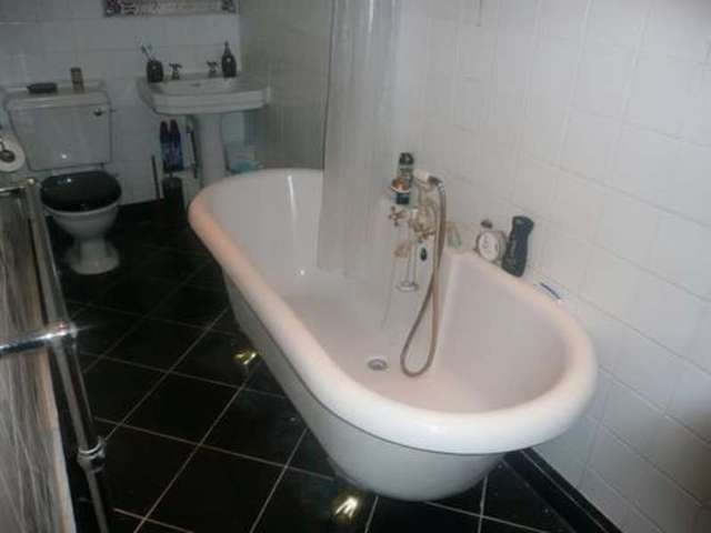  Image of 2 bedroom Flat to rent in Camberwell Grove London SE5 at Camberwell Grove  London, SE5 8RH