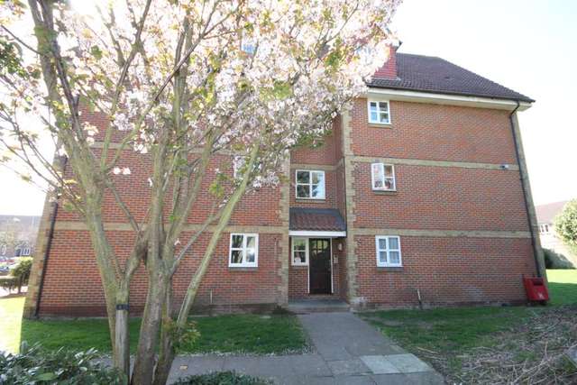  Image of 2 bedroom Flat for sale in Canada Road Erith DA8 at Canada Road  Erith, DA8 2HE