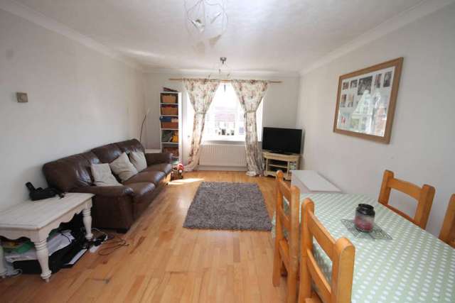  Image of 2 bedroom Flat for sale in Canada Road Erith DA8 at Canada Road  Erith, DA8 2HE