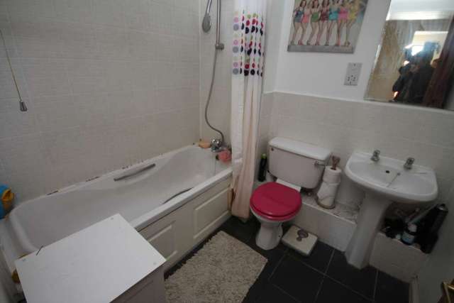  Image of 2 bedroom Flat for sale in Canada Road Erith DA8 at Canada Road  Erith, DA8 2HE