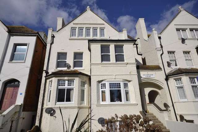  Image of 1 bedroom Flat to rent in Cantelupe Road Bexhill-on-Sea TN40 at Bexhill On Sea, TN40 1JG