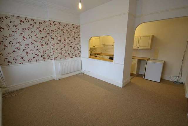  Image of 1 bedroom Flat to rent in Cantelupe Road Bexhill-on-Sea TN40 at Bexhill On Sea, TN40 1JG
