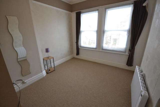  Image of 1 bedroom Flat to rent in Cantelupe Road Bexhill-on-Sea TN40 at Bexhill On Sea, TN40 1JG