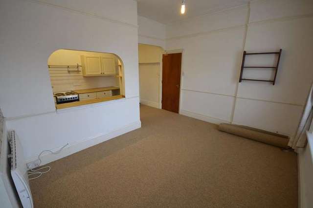  Image of 1 bedroom Flat to rent in Cantelupe Road Bexhill-on-Sea TN40 at Bexhill On Sea, TN40 1JG