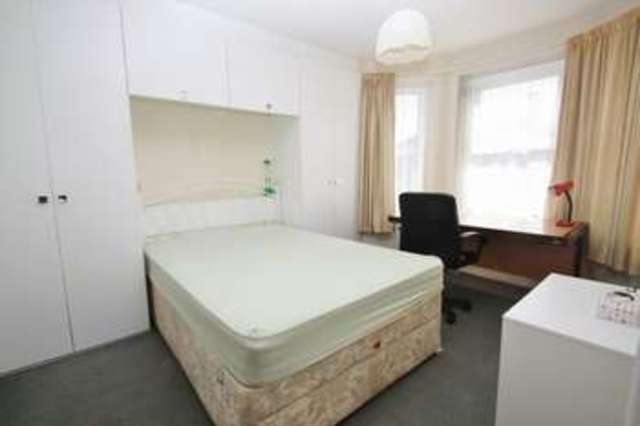  Image of 5 bedroom Detached house to rent in Capstone Road Bournemouth BH8 at Capstone Road  Bournemouth, BH8 8RT