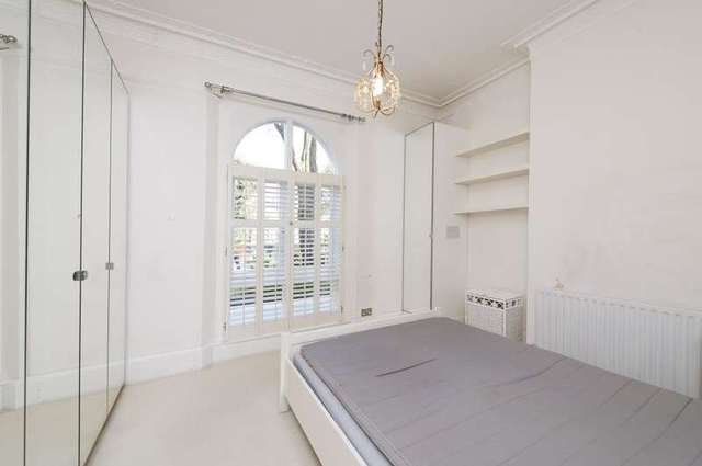  Image of 1 bedroom Flat for sale in Castelnau London SW13 at Castelnau  London, SW13 9EL