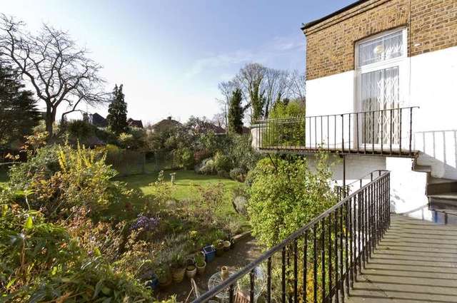  Image of 1 bedroom Flat for sale in Castelnau London SW13 at Castelnau  London, SW13 9EL