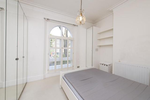  Image of 1 bedroom Flat for sale in Castelnau London SW13 at Castelnau  London, SW13 9EL