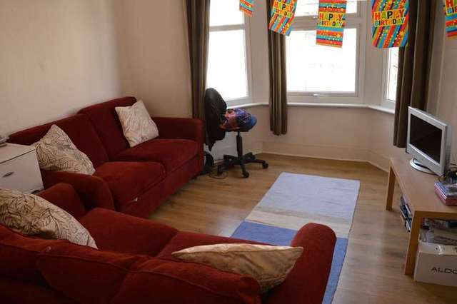  Image of 3 bedroom Flat to rent in Cavendish Road London N4 at Cavendish Road  London, N4 1RT