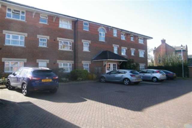  Image of 2 bedroom Property to rent in Burns Close Billericay CM11 at Billericay, CM11 1LS
