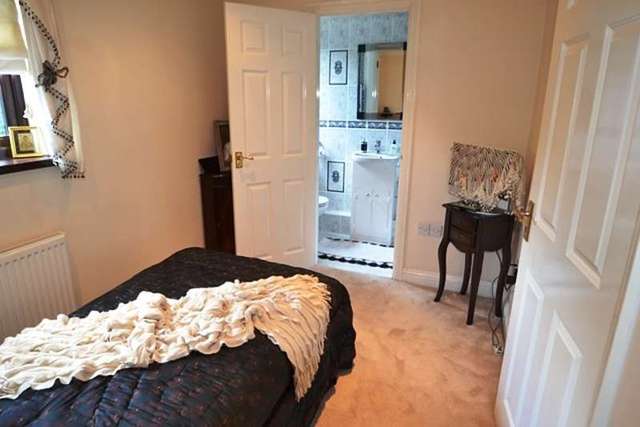  Image of 4 bedroom Detached house to rent in Ellen Gardens Chandler