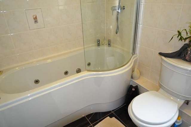  Image of 4 bedroom Detached house to rent in Ellen Gardens Chandler