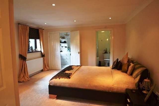  Image of 4 bedroom Detached house to rent in Ellen Gardens Chandler