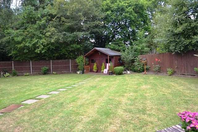  Image of 4 bedroom Detached house to rent in Ellen Gardens Chandler