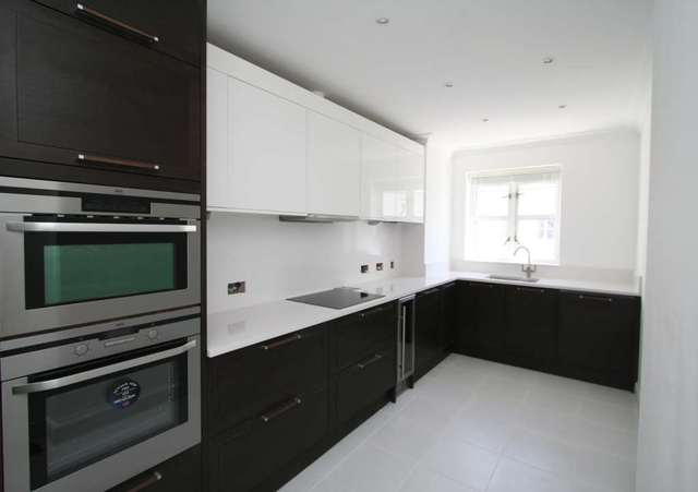  Image of 3 bedroom Apartment to rent in Chantry Square London W8 at Chantry Square Kensington London, W8 5UL