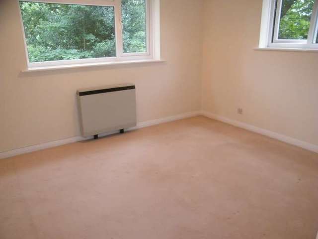  Image of 2 bedroom Flat for sale in Richmond Park Road Bournemouth BH8 at 142 Richmond Park Road  Bournemouth, BH8 8TW