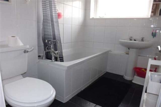 Image of 3 bedroom Maisonette to rent in Cherry Tree Lane Rainham RM13 at Rainham, RM13 8TS