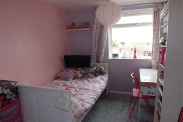  Image of 3 bedroom Maisonette to rent in Cherry Tree Lane Rainham RM13 at Rainham, RM13 8TS