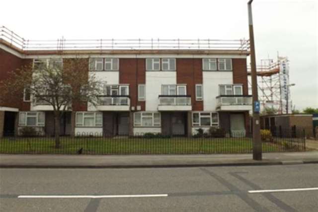  Image of 3 bedroom Maisonette to rent in Cherry Tree Lane Rainham RM13 at Rainham, RM13 8TS