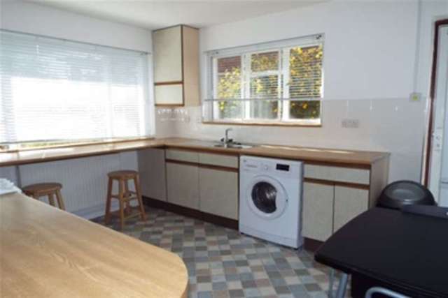  Image of 3 bedroom Detached house to rent in Upton Road Chichester PO19 at Chichester, PO19 8QQ