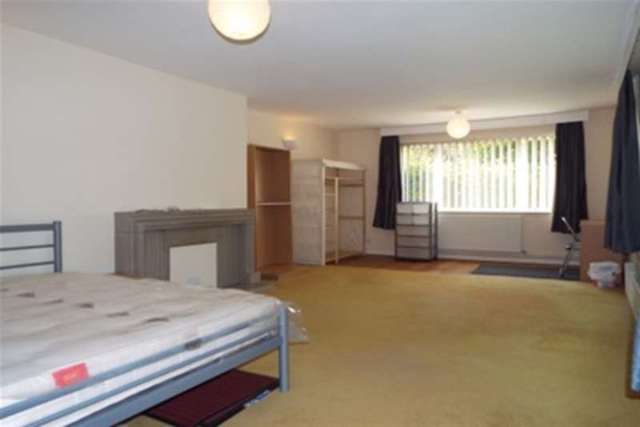  Image of 3 bedroom Detached house to rent in Upton Road Chichester PO19 at Chichester, PO19 8QQ