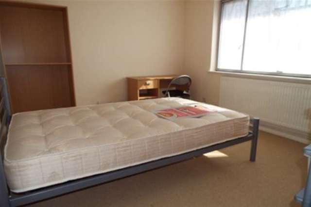 Image of 3 bedroom Detached house to rent in Upton Road Chichester PO19 at Chichester, PO19 8QQ