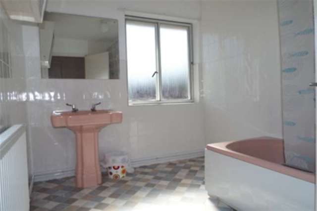  Image of 3 bedroom Detached house to rent in Upton Road Chichester PO19 at Chichester, PO19 8QQ