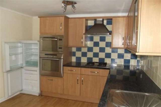  Image of 3 bedroom Flat to rent in Somerstown Chichester PO19 at Chichester, PO19 6AF