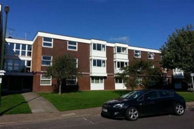 Image of 3 bedroom Flat to rent in Somerstown Chichester PO19 at Chichester, PO19 6AF