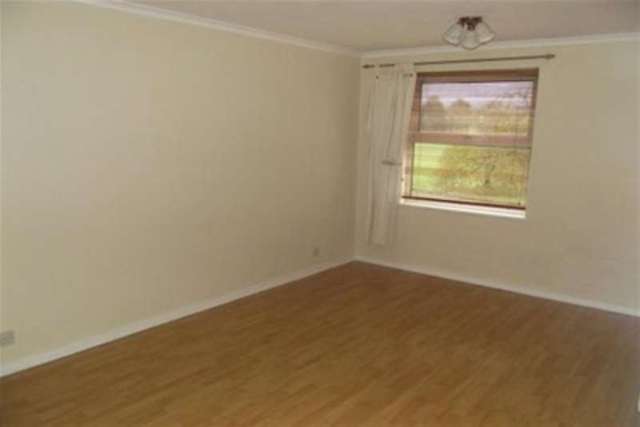  Image of 3 bedroom Flat to rent in Somerstown Chichester PO19 at Chichester, PO19 6AF