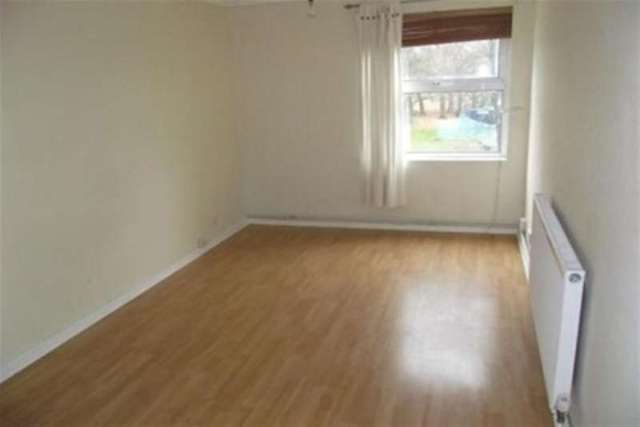  Image of 3 bedroom Flat to rent in Somerstown Chichester PO19 at Chichester, PO19 6AF