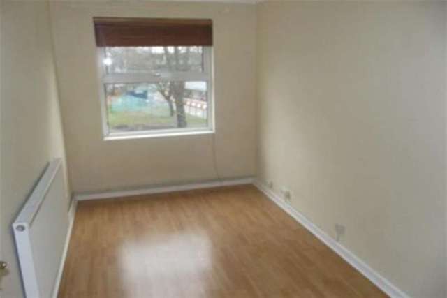  Image of 3 bedroom Flat to rent in Somerstown Chichester PO19 at Chichester, PO19 6AF