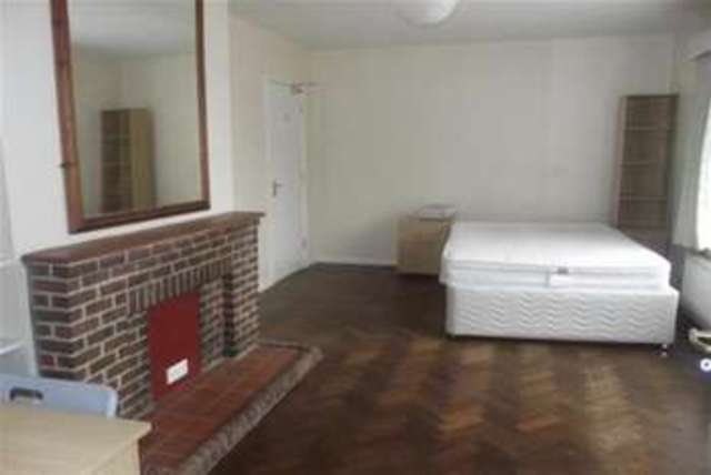  Image of 5 bedroom Detached house to rent in Upton Road Chichester PO19 at Chichester, PO19 8QQ