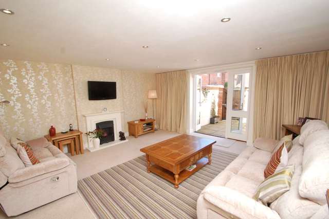  Image of 3 bedroom Detached house for sale in Lower Icknield Way Chinnor OX39 at Lower Icknield Way  Chinnor, OX39 4DZ