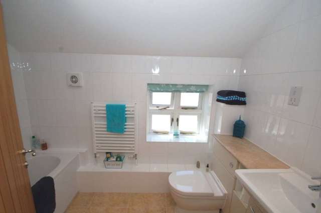  Image of 3 bedroom Detached house for sale in Lower Icknield Way Chinnor OX39 at Lower Icknield Way  Chinnor, OX39 4DZ
