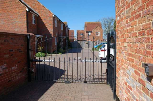  Image of 3 bedroom Detached house for sale in Lower Icknield Way Chinnor OX39 at Lower Icknield Way  Chinnor, OX39 4DZ