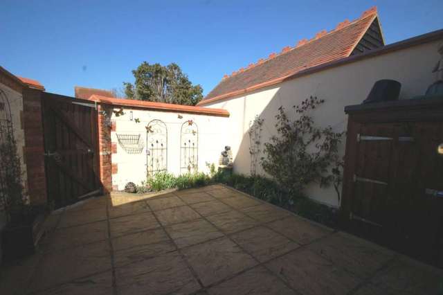  Image of 3 bedroom Detached house for sale in Lower Icknield Way Chinnor OX39 at Lower Icknield Way  Chinnor, OX39 4DZ