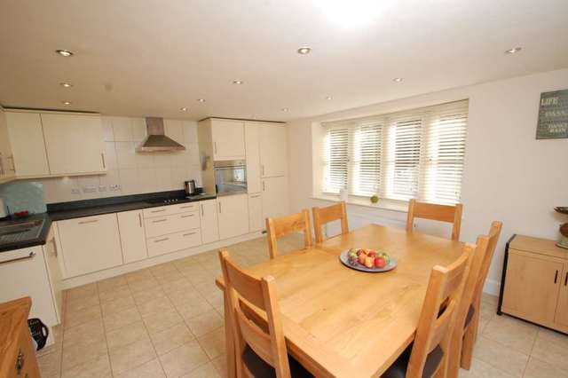  Image of 3 bedroom Detached house for sale in Lower Icknield Way Chinnor OX39 at Lower Icknield Way  Chinnor, OX39 4DZ