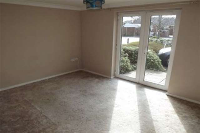  Image of 2 bedroom Flat to rent in Newlands Road Christchurch BH23 at Christchurch, BH23 3QB