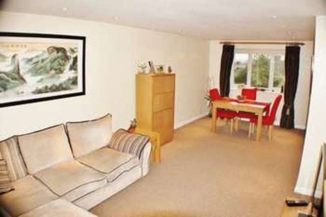  Image of 2 bedroom Flat to rent in Fernbank Church Road Buckhurst Hill IG9 at Church Road  Buckhurst Hill, IG9 5RN