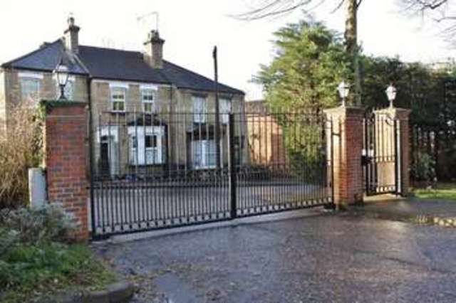  Image of 2 bedroom Flat to rent in Fernbank Church Road Buckhurst Hill IG9 at Church Road  Buckhurst Hill, IG9 5RN