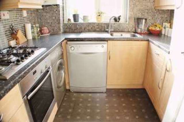  Image of 2 bedroom Flat to rent in Fernbank Church Road Buckhurst Hill IG9 at Church Road  Buckhurst Hill, IG9 5RN