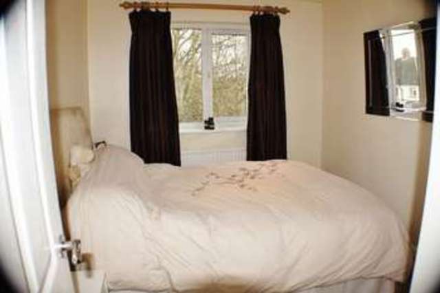  Image of 2 bedroom Flat to rent in Fernbank Church Road Buckhurst Hill IG9 at Church Road  Buckhurst Hill, IG9 5RN