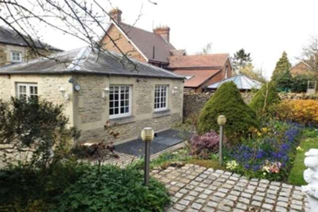  Image of 3 bedroom Detached house to rent in Church Way Iffley Oxford OX4 at Oxford, OX4 4EG