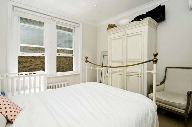  Image of 2 bedroom Flat for sale in Clapham Common West Side London SW4 at Clapham Common West Side  London, SW4 9AZ