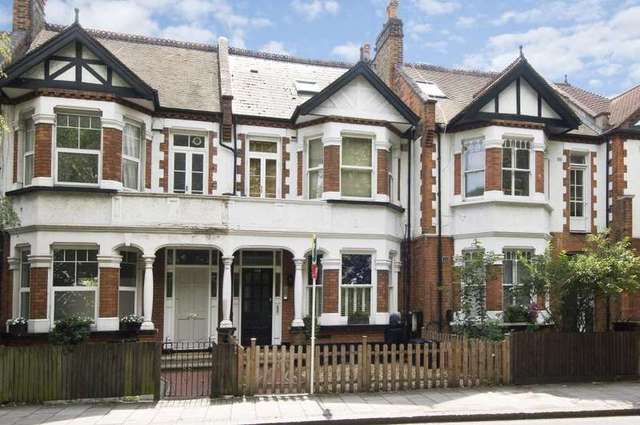  Image of 2 bedroom Flat for sale in Clapham Common West Side London SW4 at Clapham Common West Side  London, SW4 9AZ