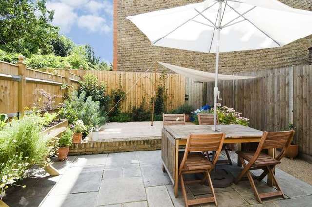  Image of 2 bedroom Flat for sale in Clapham Common West Side London SW4 at Clapham Common West Side  London, SW4 9AZ