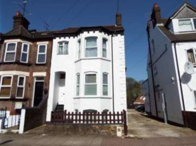  Image of 1 bedroom Flat for sale in Clarendon Road Luton LU2 at Luton Bedfordshire Stopsley, LU2 7PQ